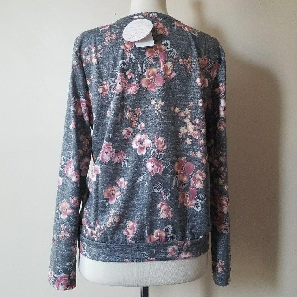 Gypsies & Moondust Cutout Bell Sleeve Blou… - Picture 4 of 8